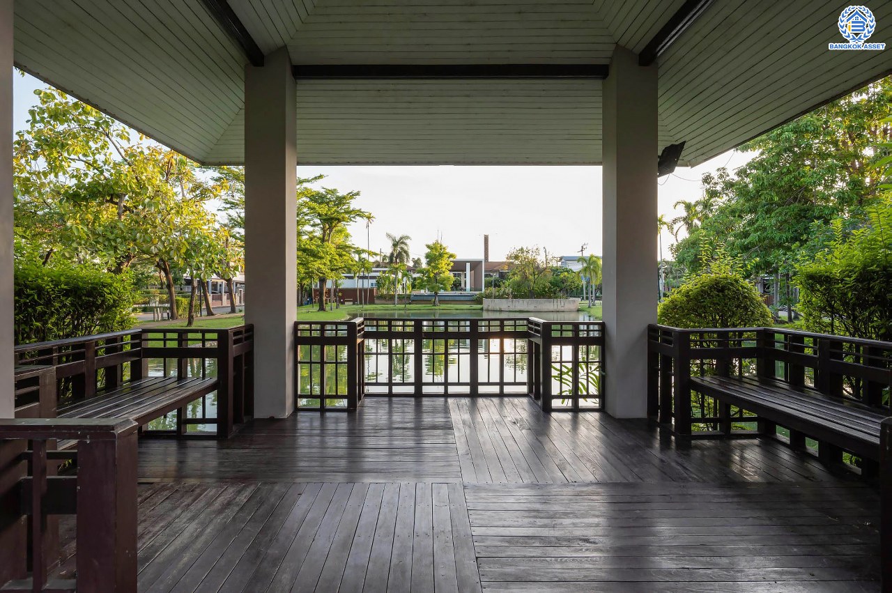 บ้านมือสองตกแต่งใหม่ โครงการ เดอะเวอรีเดียนโฮม กาญจนาภิเษก เนื้อที่กว้าง 75 ตร.ว. ฟังก์ชัน 3 ห้องนอน 4 ห้องน้ำ 1 ห้องอเนกประสงค์ 1 ห้องแม่บ้าน จอดรถได้ 2 จอด บนทำเลดี ติดถนนกาญจนาภิเษก เชื่อมต่อถนนรัตนาธิเบศร์ ถนนนครอินทร์ ถนนกาญจนาภิเษก ใกล้รถไฟฟ้าสายสีม่วง "สถานีตลาดบางใหญ่" และจุดขึ้นทางด่วน "ศรีรัช"...